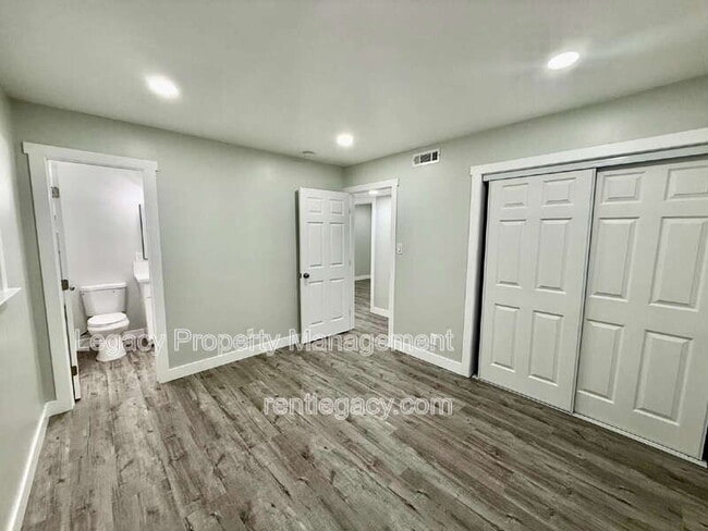 Building Photo - 6920 Demaret Dr