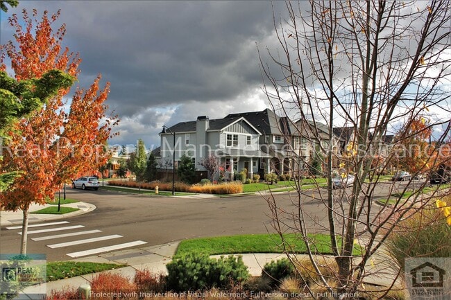 Building Photo - 28857 SW Geneva Loop