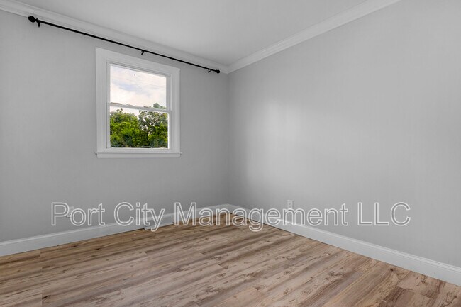 Building Photo - 2431 Clydesdale Rd