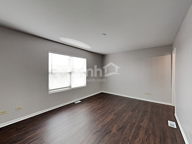 Building Photo - 5756 Emerald Pointe Dr