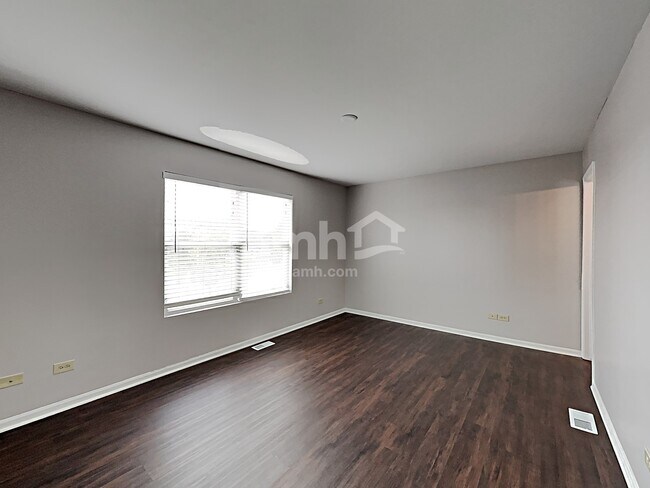 Building Photo - 5756 Emerald Pointe Drive