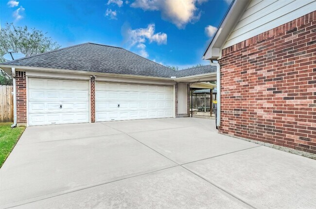 Building Photo - 15119 Shady Gate Ct