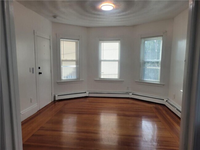 Building Photo - 123 Putnam St