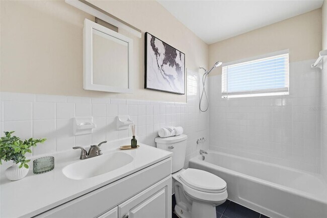 Building Photo - 2327 W Knollwood Pl