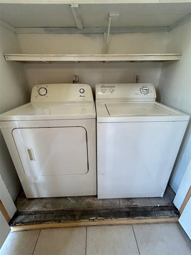 Building Photo - 15661 SW 104th Terrace