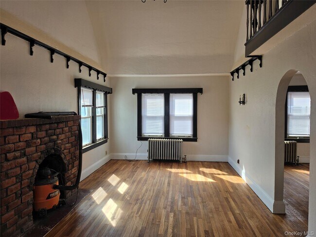Building Photo - 987 Wallace Ave