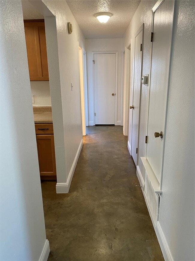 Building Photo - 2406 Broken Oak Dr
