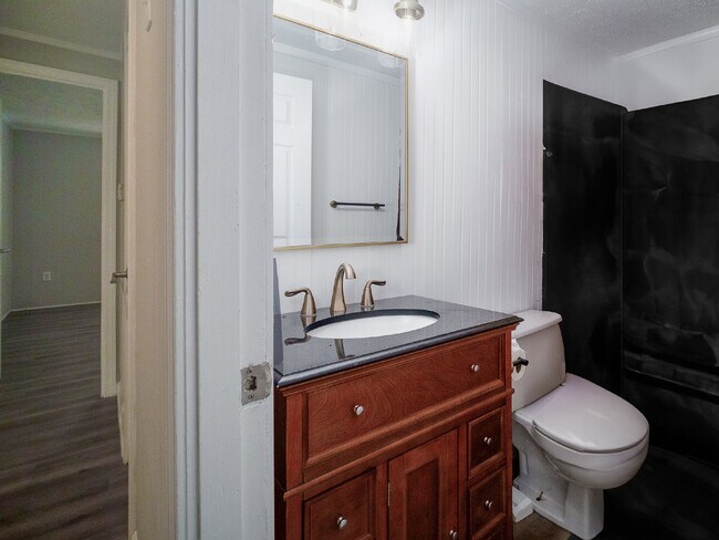 Building Photo - "Charming 3-Bedroom  with 1.5 Baths in Kings Mountain - Cozy 1050 sqft Home!"