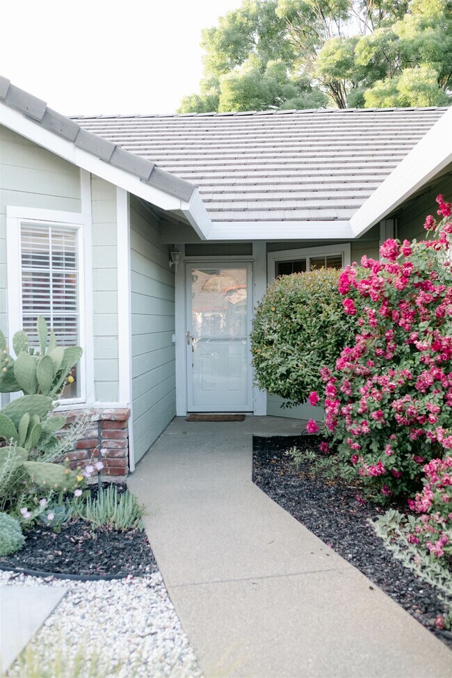 Building Photo - 2120 Boyden Dr