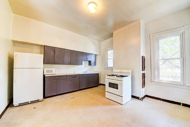 Building Photo - 744 Proctor Wy