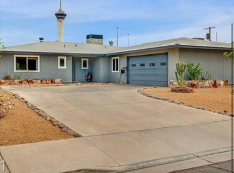 Primary Photo - 1709 Ivanhoe Way