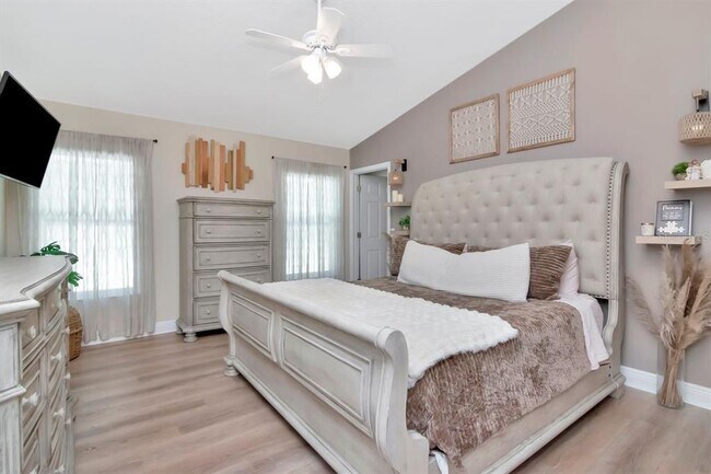 Building Photo - 5352 Cotee River Dr