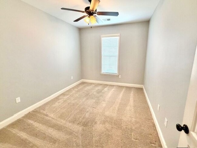 Building Photo - Now Leaseing a 4 Bedroom 3 Bath Home In Southeast Memphis