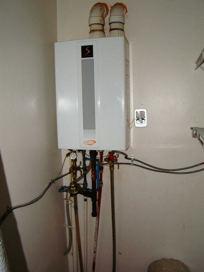 Building Photo - 9 Liberty St