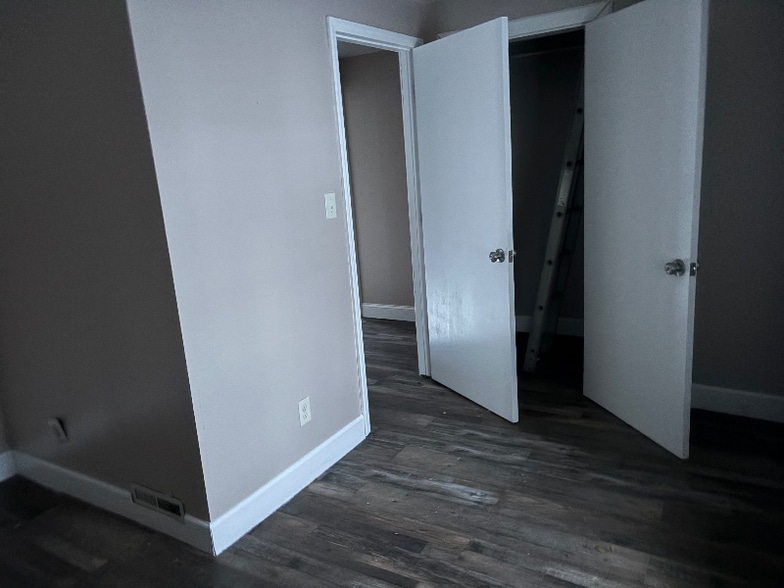 Building Photo - 2335 Maple Ave