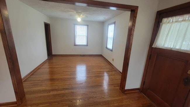 Building Photo - 168 Main St