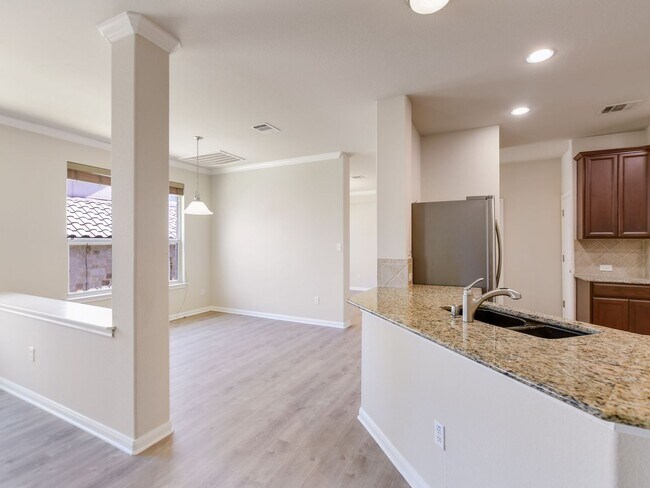 Building Photo - 3712 Broadwinged Hawk Cove