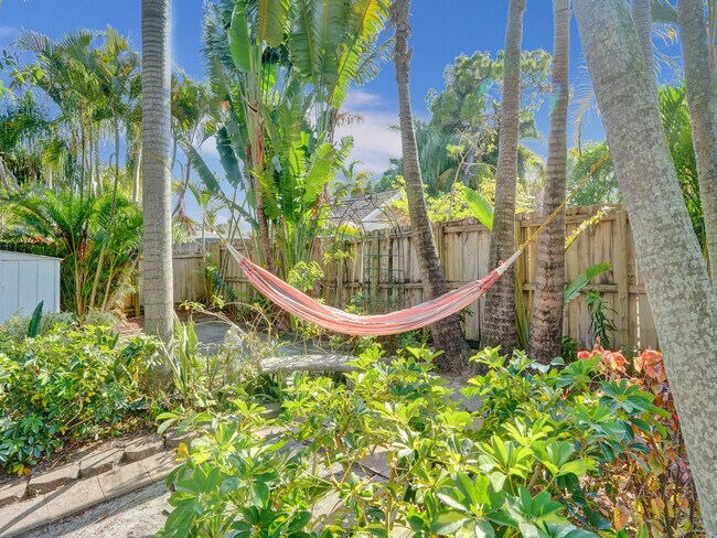 Building Photo - 920 NE 34th Ct