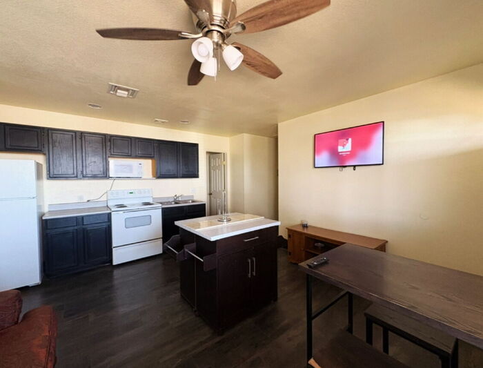 Building Photo - 3333 W 8th St