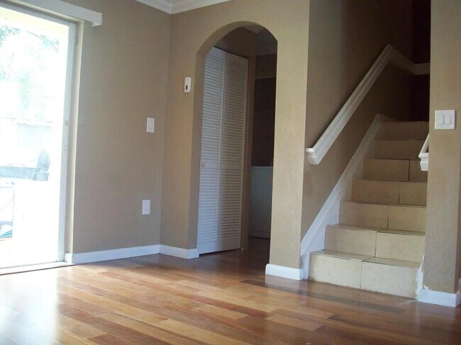 Building Photo - 336 NW 114th Ave