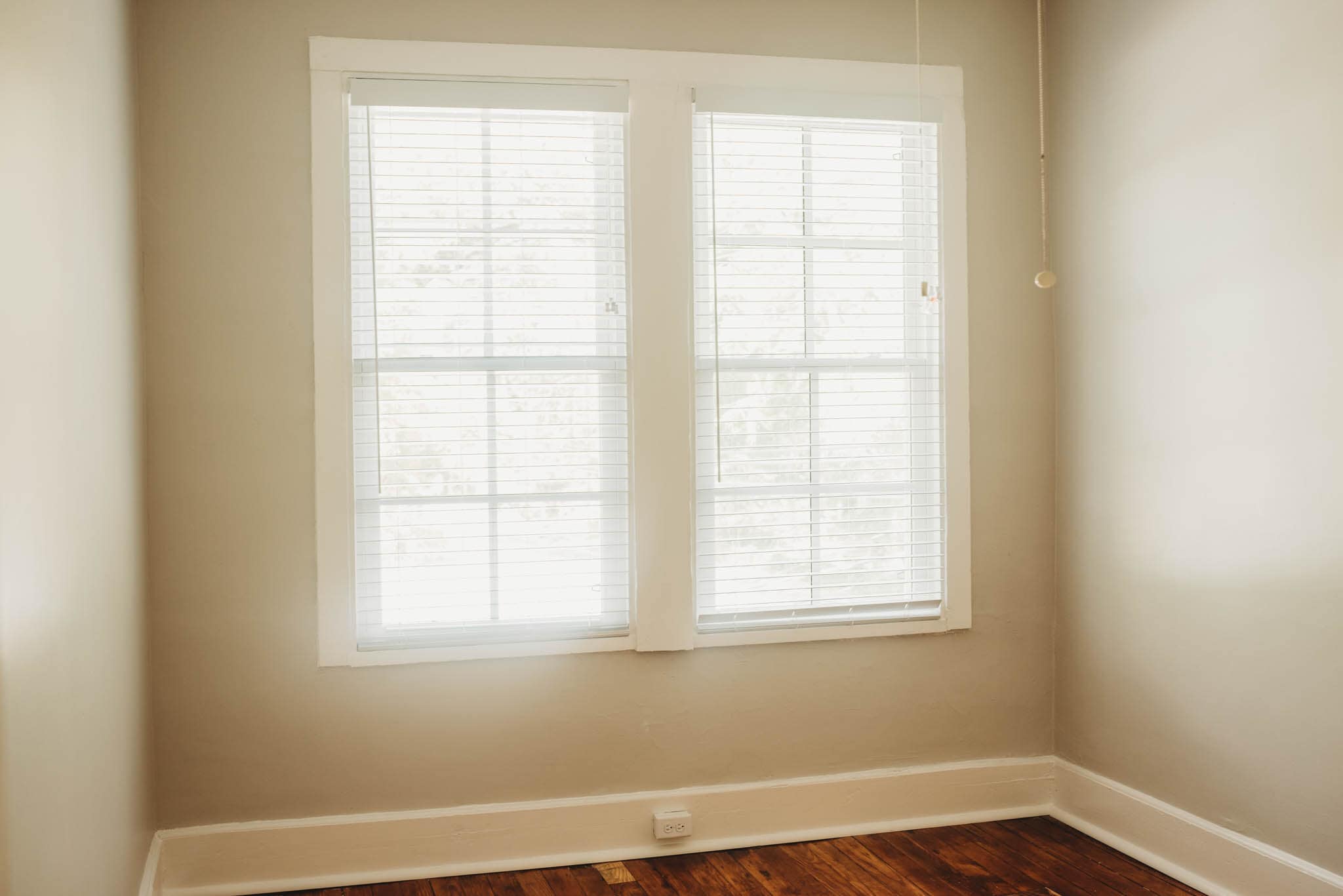 Natural light in bedroom - 529 Washington E St