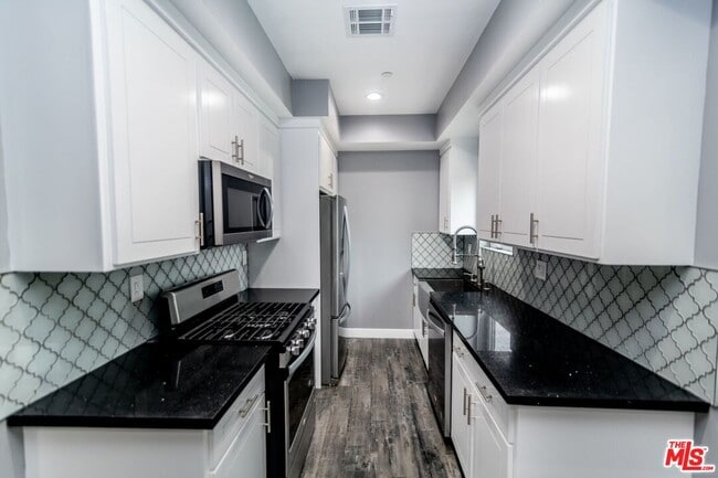 Building Photo - 1625 S New Hampshire Ave