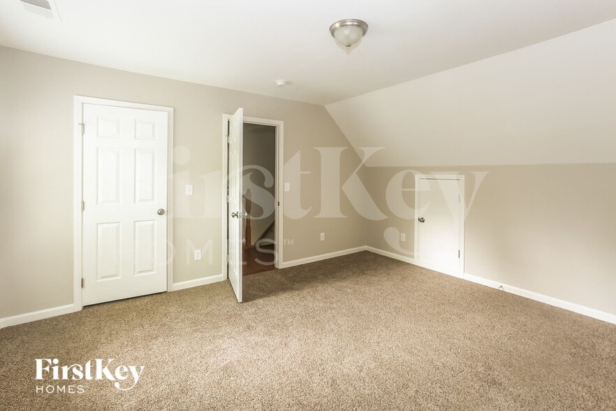 Building Photo - 5841 Branthurst Dr