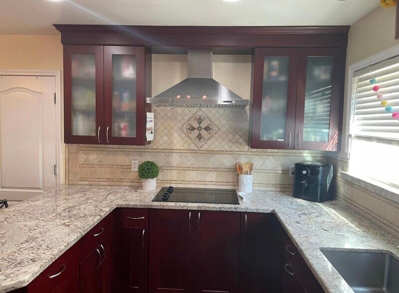 Kitchen - 2336 Aram Ave