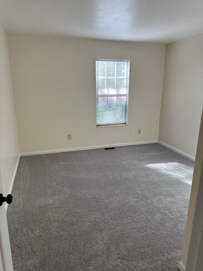 Building Photo - 1225 Fairway Terrace