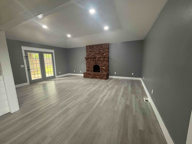 Building Photo - 1815 S K St