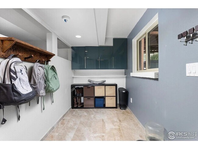 Building Photo - 5 Bed 3 Bath Home in South Boulder W/Solar.