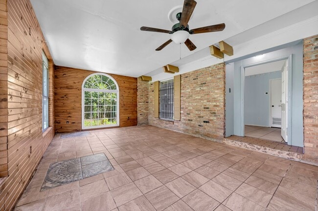 Building Photo - 3532 Spring Hill Ave