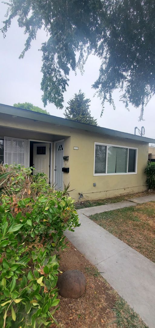 Primary Photo - 3168-3170 Mandan Way