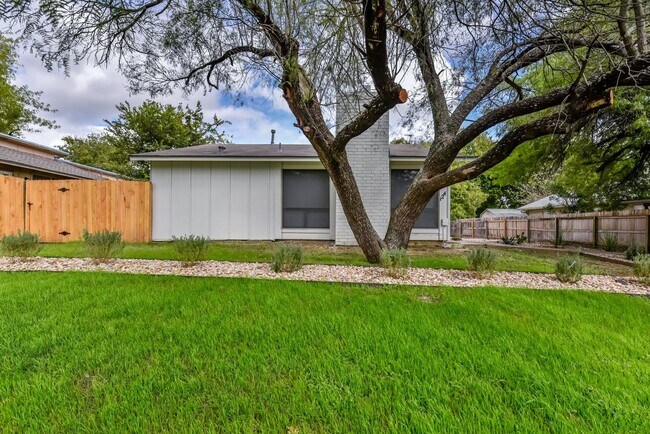 Building Photo - 124 W William Cannon Dr