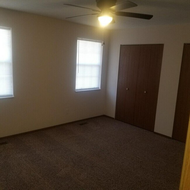 Building Photo - 700 Graham Ln