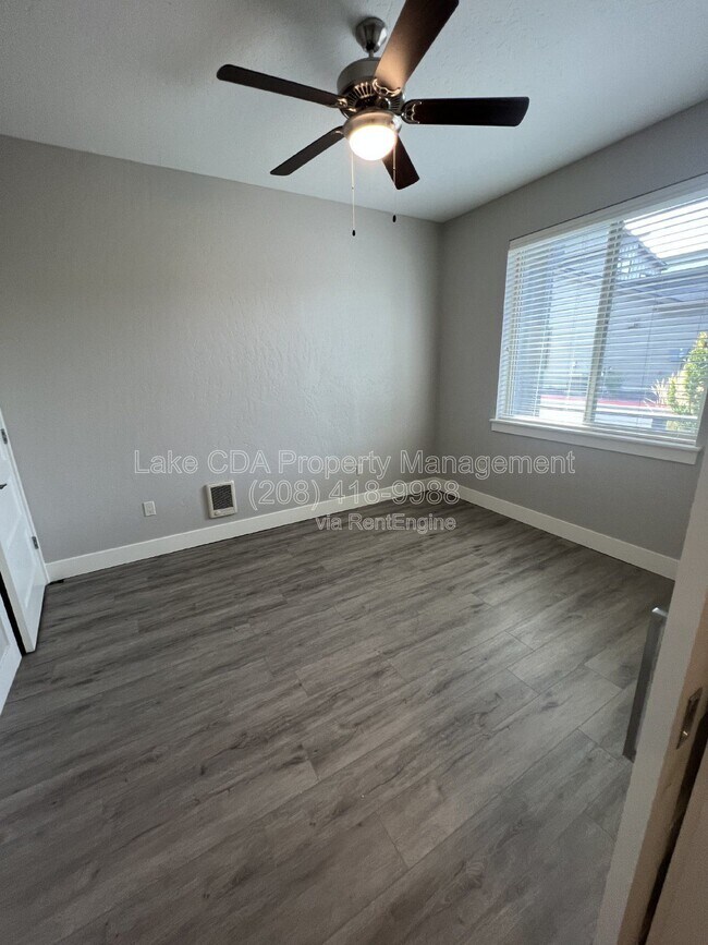 Building Photo - 3343 N Rosalia Rd