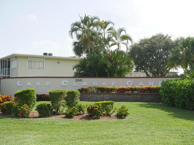 Building Photo - 2769 Garden Dr S