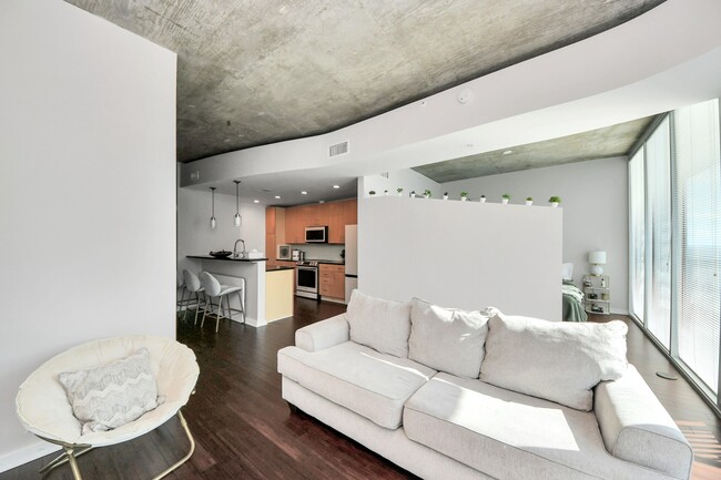 Building Photo - 5925 Almeda Rd