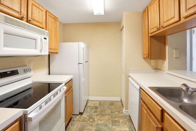 Building Photo - 5500 Bentgrass Dr