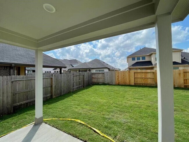 Building Photo - 815 Summer Vlg Wy