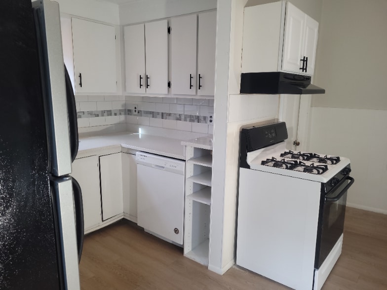 Building Photo - 37 Byron St