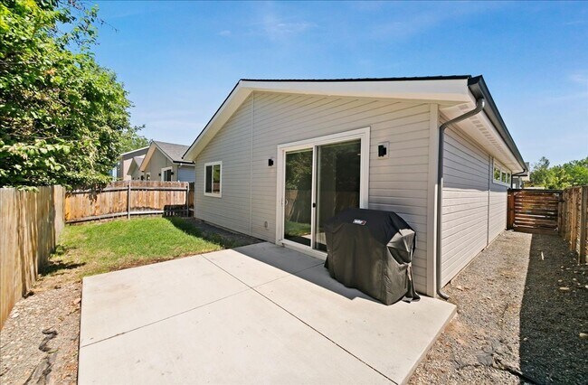 Building Photo - West Boise Bungalow with Modern Upgrades &...