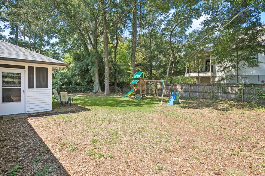 Building Photo - 310 Goldenwood St