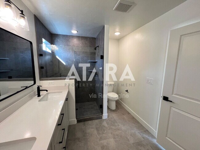 Building Photo - 955 S 850 W