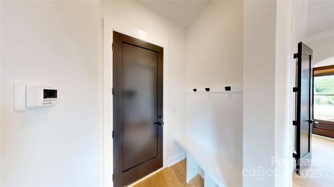 Building Photo - 313 E Peterson Dr