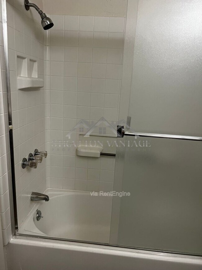 Building Photo - 424 W Brown Rd