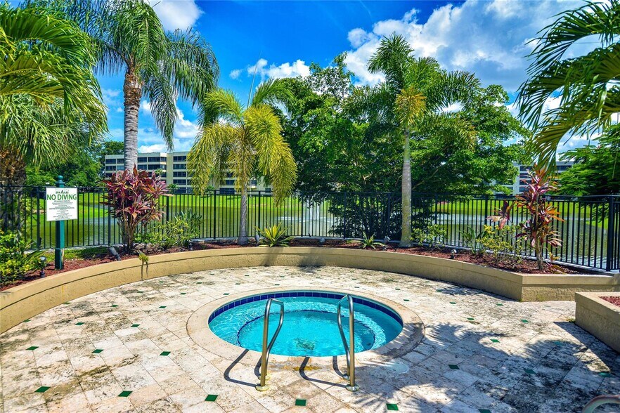 Building Photo - 1705 Palm Cove Blvd