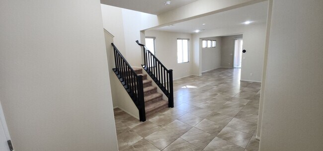 Building Photo - Beautiful 4BED / 3BATH home!