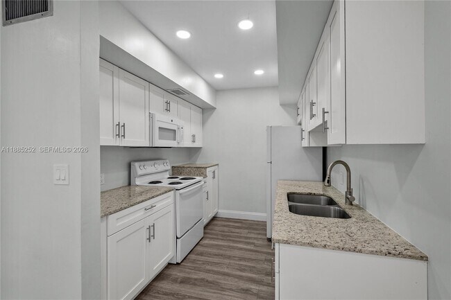 Building Photo - 245 NE 191st St
