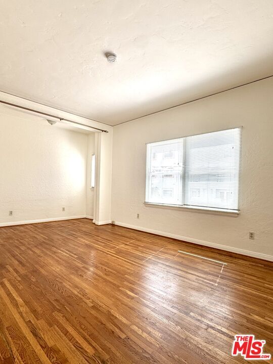 Building Photo - 121 N Swall Dr